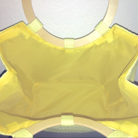 COPY - Yellow Tote Bag with Wooden Handles - Brand New - Perfect for Spring & B… - Picture 2 of 6